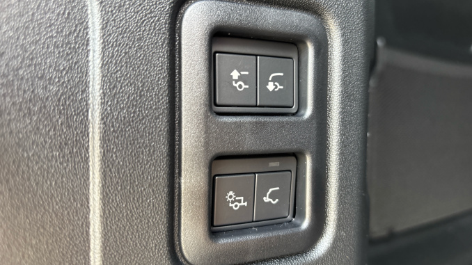 Land Rover Defender 3.0 D350 Trophy Edition Deep Sandglow 110 5dr Auto Diesel Estate - Image 26